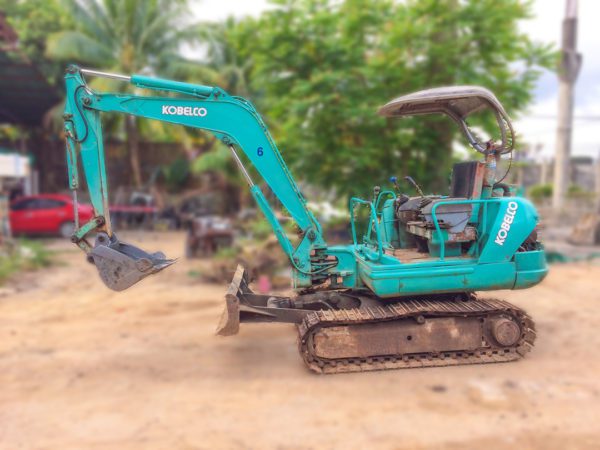 รถขุด KOBELCO รุ่น PC30 ขนาด 3 ตัน [เบอร์ 6]