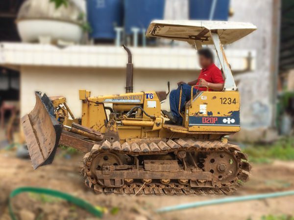 แทรกเตอร์ตีนตะขาบ KOMATSU รุ่น D20P-6