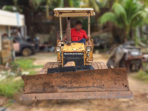 แทรกเตอร์ตีนตะขาบ KOMATSU รุ่น D20P-6