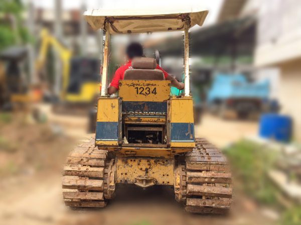 แทรกเตอร์ตีนตะขาบ KOMATSU รุ่น D20P-6