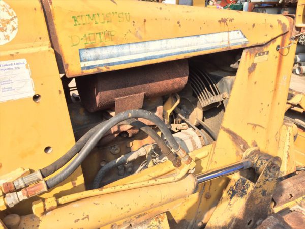 แทรกเตอร์ตีนตะขาบ KOMATSU รุ่น D20P-6