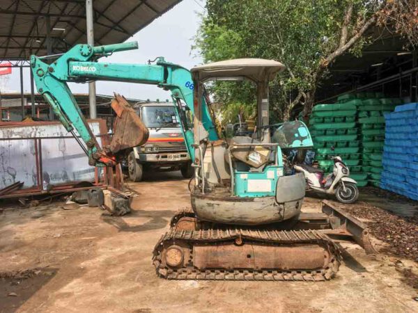 รถขุดมือสอง KOBELCO รุ่น SK30UR-2 ขนาด 3 ตัน [เบอร์ 66]