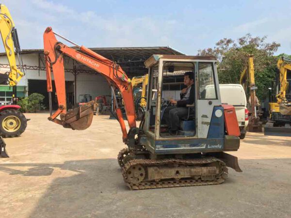 รถขุดมือสอง HITACHI รุ่น EX27 ขนาด 2.8 ตัน [เบอร์ 70]