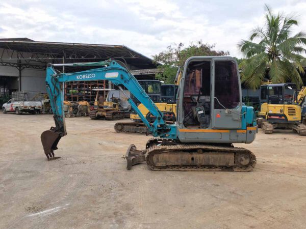 รถขุดมือสอง KOBELCO รุ่น SK042 ขนาด 4.9 ตัน (No.82)