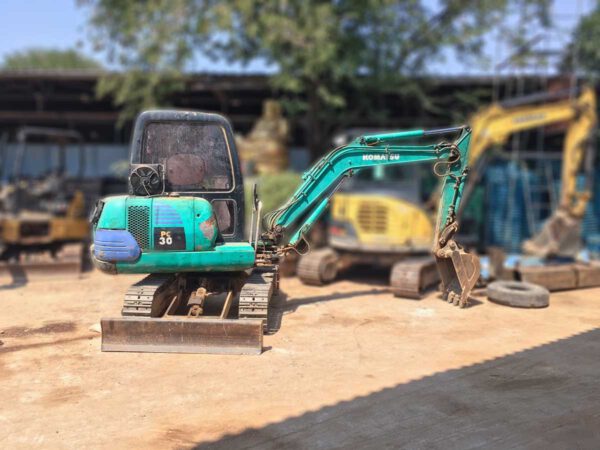 รถขุดมือสอง KOMATSU รุ่น PC30-7 ขนาด 3 ตัน ตู้แอร์ [No.89]