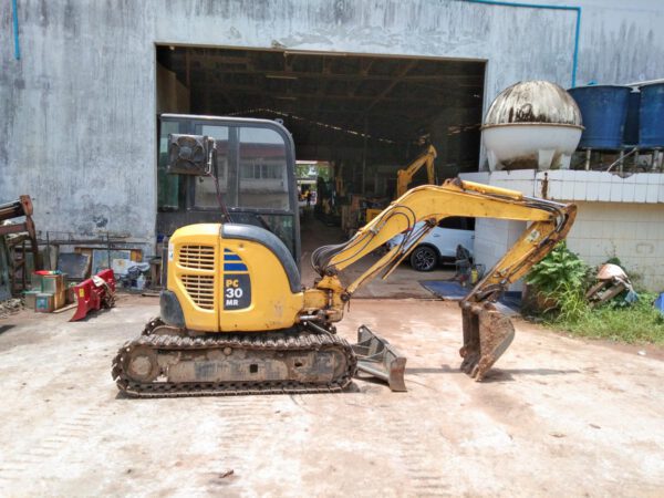 รถขุดมือสอง KOMATSU รุ่น PC30MR-2 ตู้แอร์ ขนาด 3.4 ตัน [No.99] - Image 2
