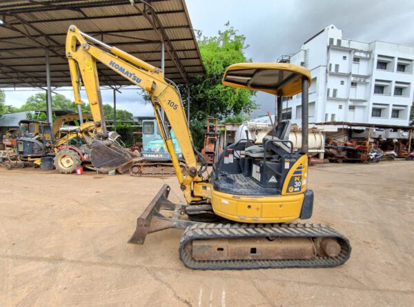 รถขุดมือสอง KOMATSU รุ่น PC30MR-2 ขนาด 3.1 ตัน [No.105]