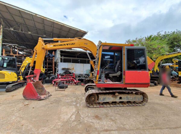 รถขุดมือสอง KOMATSU รุ่น PC60 ขนาด 6 ตัน [No.112]