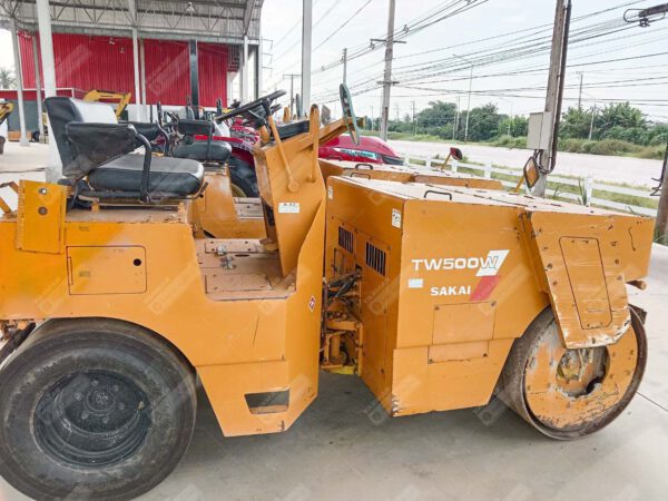 รถบดถนน SAKAI รุ่น TW500W ขนาด 3.5 ตัน เอวอ่อน หน้าเหล็ก-หลังยาง [No.T16] - Image 6