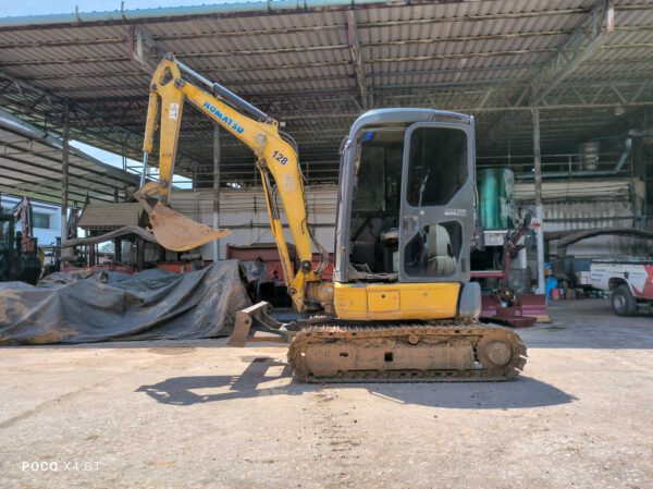รถขุดมือสอง KOMATSU รุ่น PC30MR-2 ตู้แอร์ ขนาด 3.7 ตัน [No.122]
