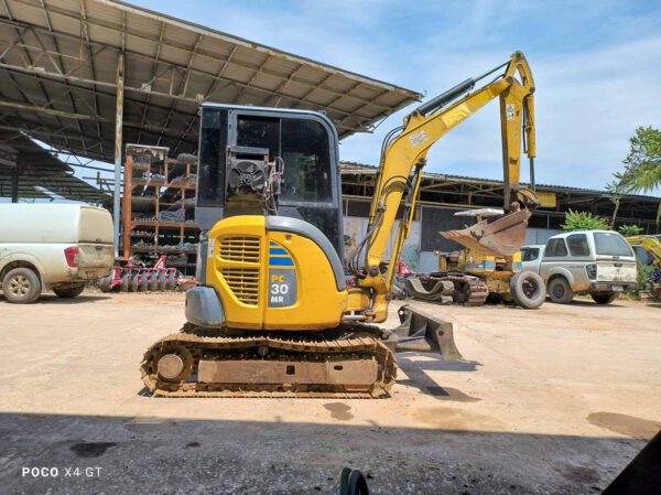 รถขุดมือสอง KOMATSU รุ่น PC30MR-2 ตู้แอร์ ขนาด 3.7 ตัน [No.122] - Image 2