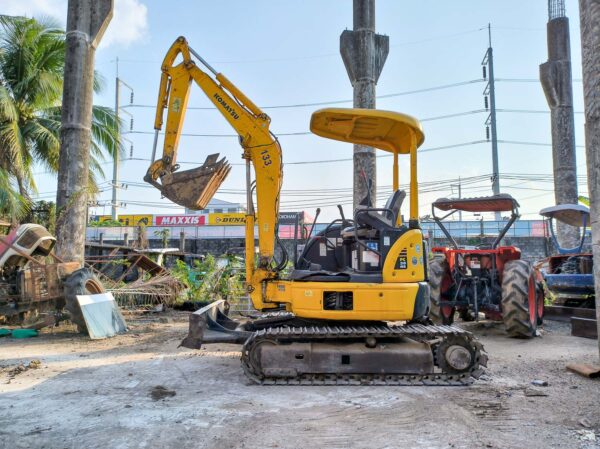 รถขุดมือสอง KOMATSU รุ่น PC30MR2 ขนาด 3 ตัน [No.133]