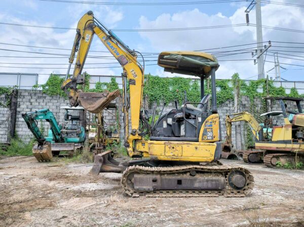 รถขุดมือสอง KOMATSU รุ่น PC30MR-2 ขนาด 3.1 ตัน [No.138]