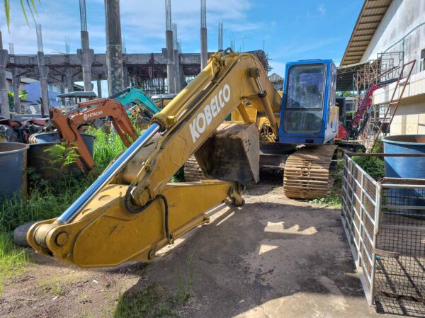 รถขุดมือสอง KOBELCO รุ่น SK200 ขนาด 20 ตัน [No.154]