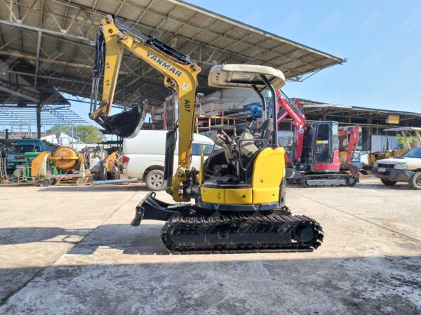 รถขุดมือสอง YANMAR ViO30 โครงหลังคาบังแดด [No.A07]